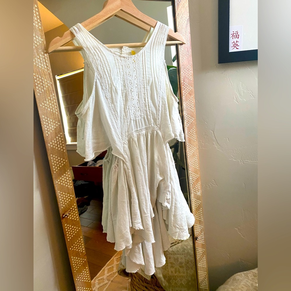 LAST CHANCE: Free People Cold Shoulder Top | White | Size XS